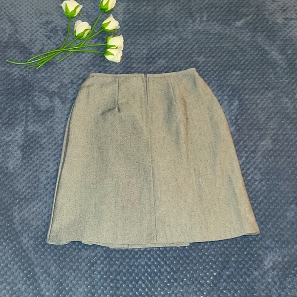 NWT SET OF BLAZER AND SKIRT - Picture 11 of 17